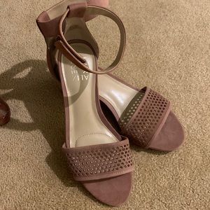 NATURALIZER sandals